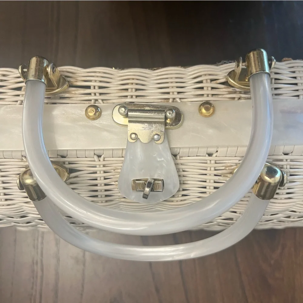 Vintage Seashell Embellished White Wicker Handbag - Picture 9 of 16